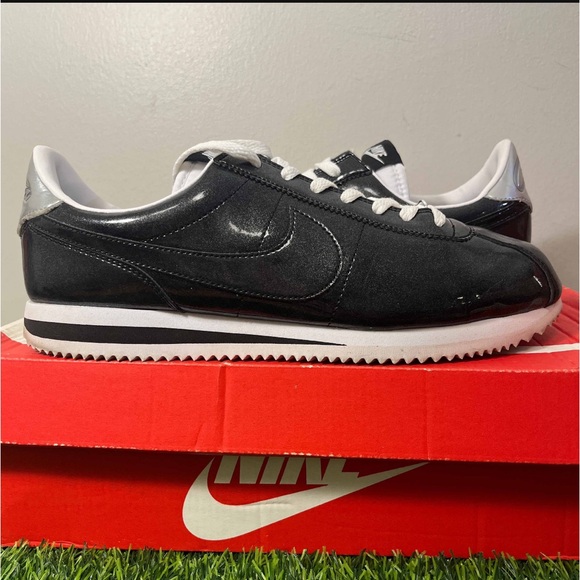 Nike Cortez Basic Premium QS Black Metallic Silver White - Picture 2 of 12